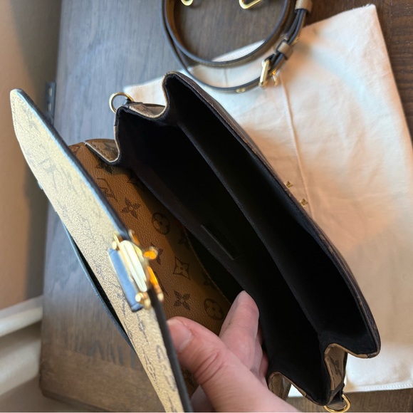 Louis Vuitton Métis Pochette Reverse Monogram Crossbody Bag - Picture 7 of 11